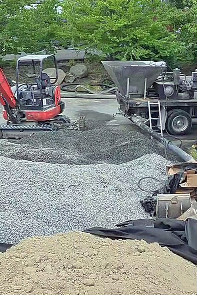 gravel-pile-truck gravel pumping truck and mini excavator